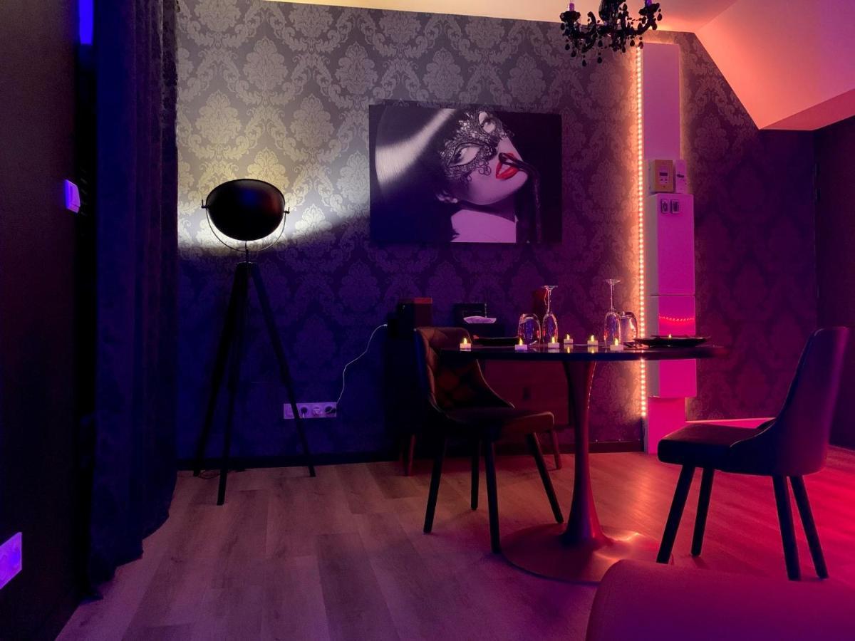 Love Room Avec Jacuzzi Prive Bonnetable Exterior foto